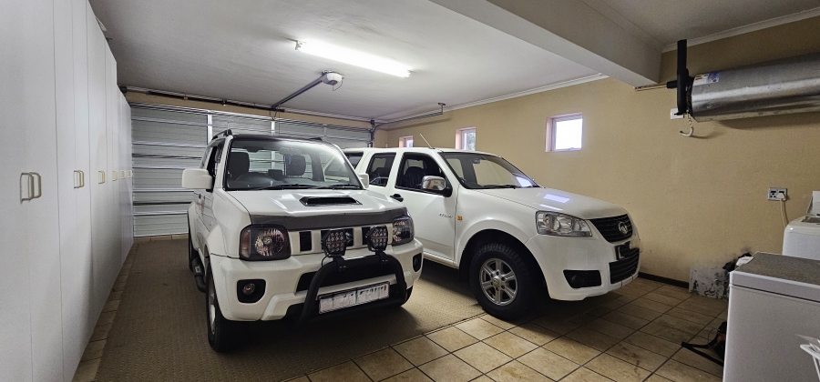 5 Bedroom Property for Sale in Middedorp Western Cape